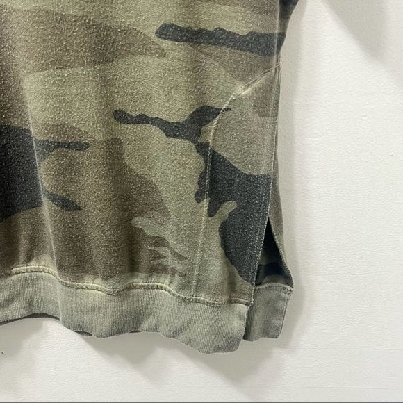 Boutique Camo Top, Short Sleee, Size Small - Picture 4 of 7